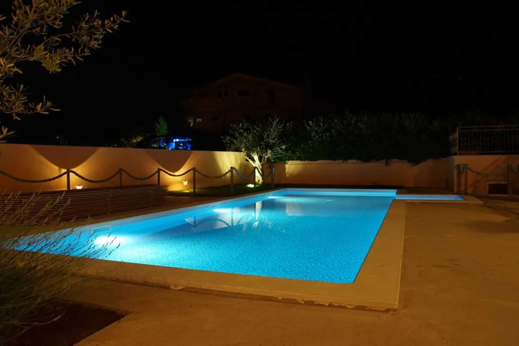 Studio for 2 Guests in Bale with Shared Pool