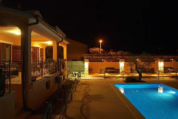 Studio for 2 Guests in Bale with Shared Pool