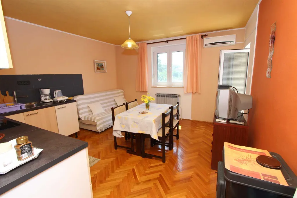 Two-Bedroom Apartment in Rovinj with Balconies