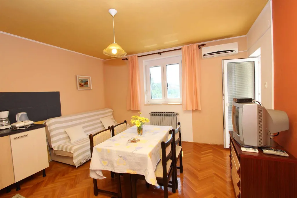 Two-Bedroom Apartment in Rovinj with Balconies
