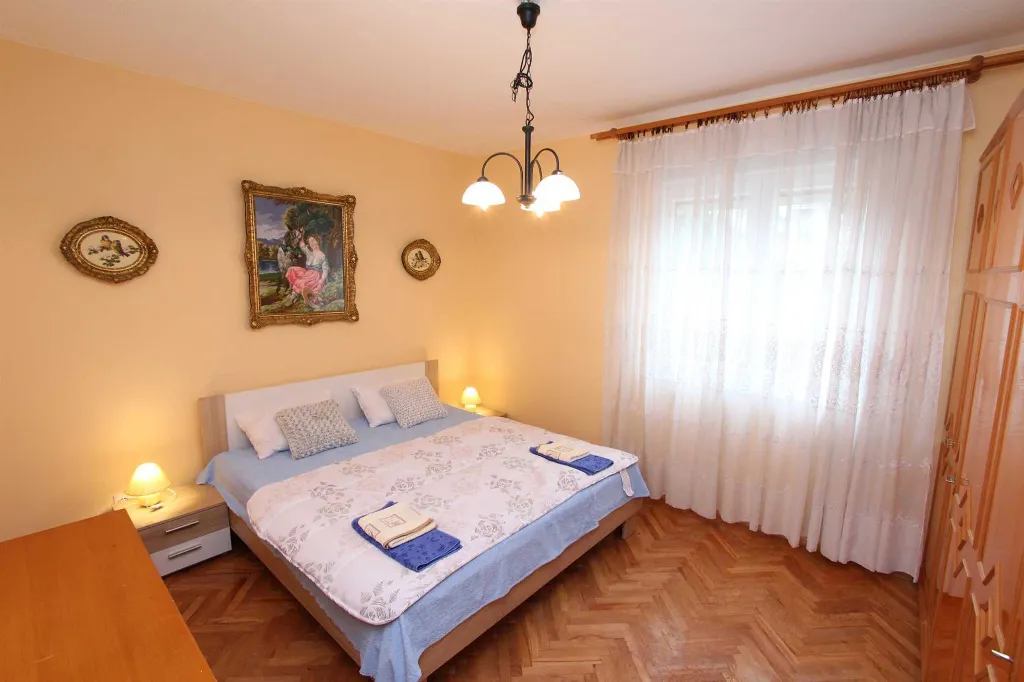 Three-Bedroom Apartment with Terrace in Pula