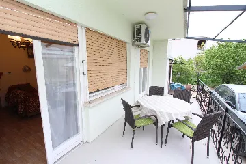 Three-Bedroom Apartment with Terrace in Pula