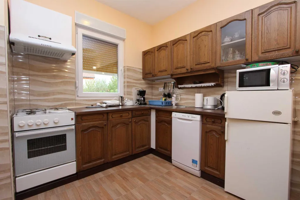 Three-Bedroom Apartment with Terrace in Pula