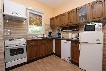 Three-Bedroom Apartment with Terrace in Pula