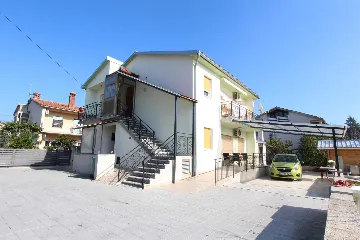 Three-Bedroom Apartment with Terrace in Pula