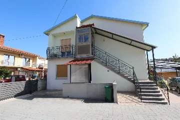 Three-Bedroom Apartment with Terrace in Pula