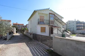 Three-Bedroom Apartment with Terrace in Pula