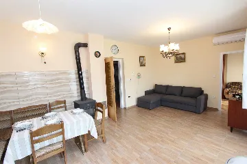 Three-Bedroom Apartment with Terrace in Pula