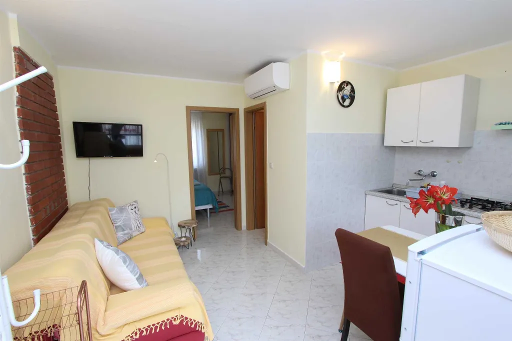 One-Bedroom Apartment for 2 in Rovinj with Parking