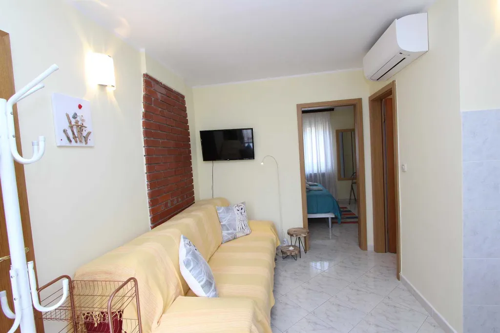 One-Bedroom Apartment for 2 in Rovinj with Parking