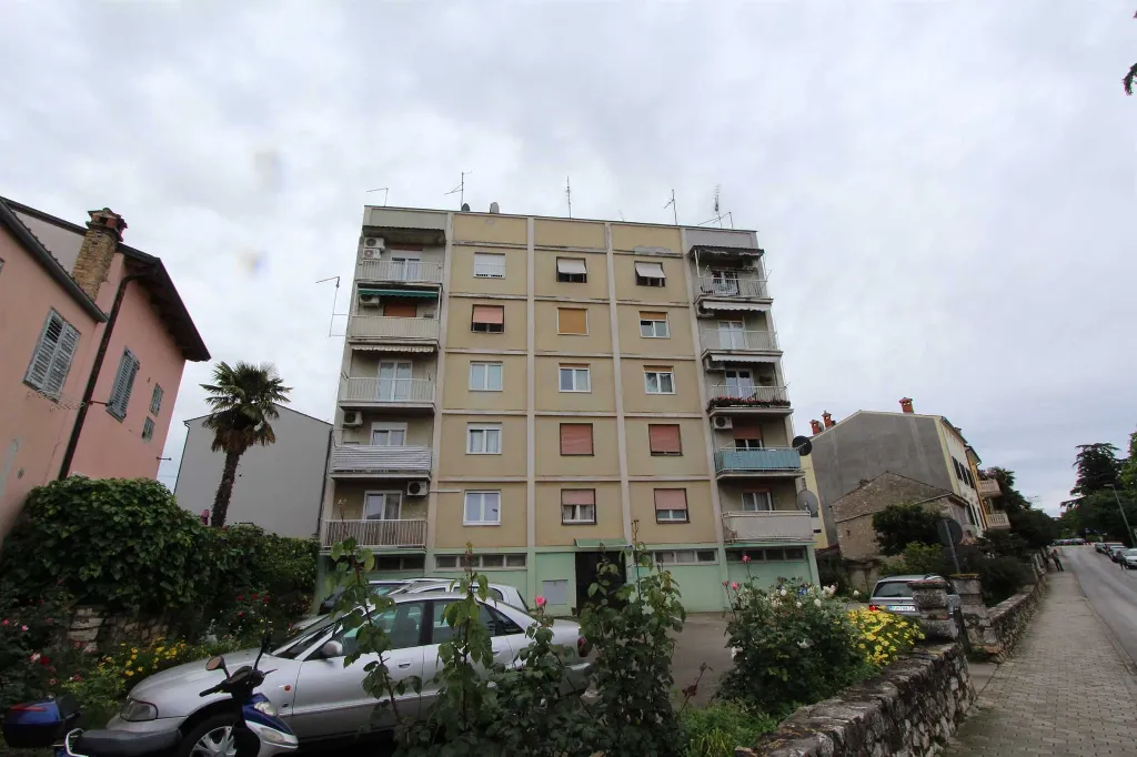Two-Bedroom Apartment in Rovinj with Parking