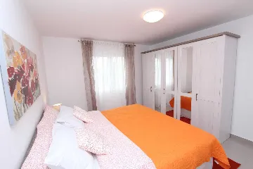 Two-Bedroom Apartment in Rovinj with Parking