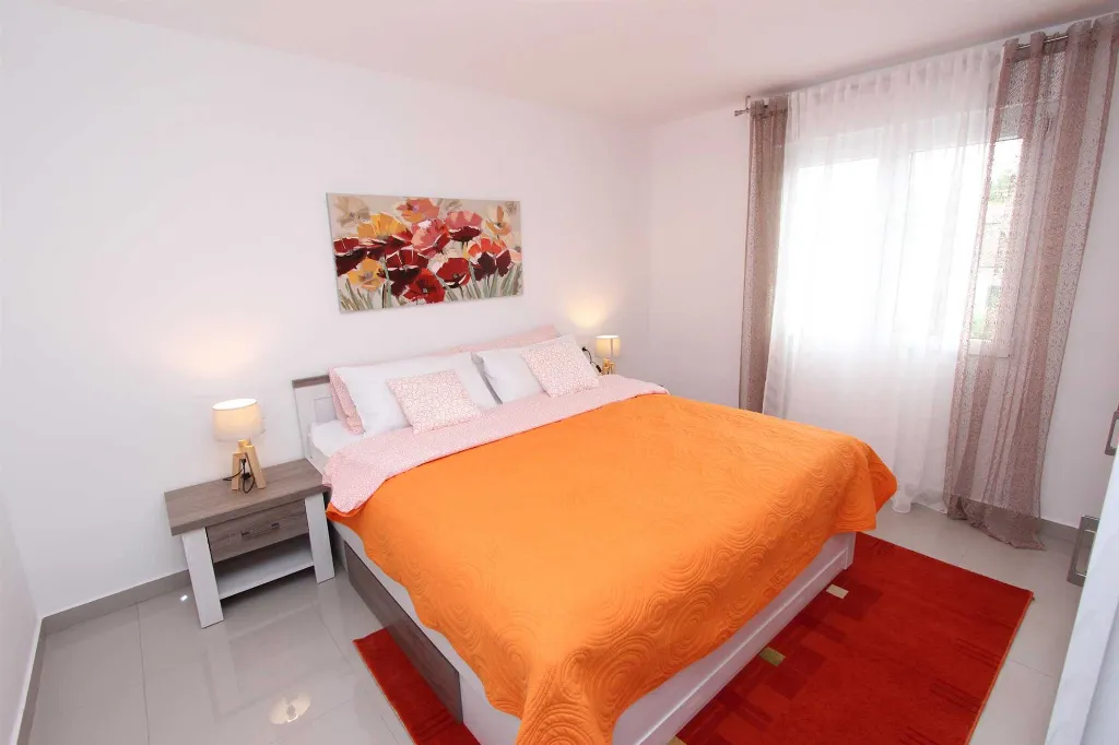 Two-Bedroom Apartment in Rovinj with Parking