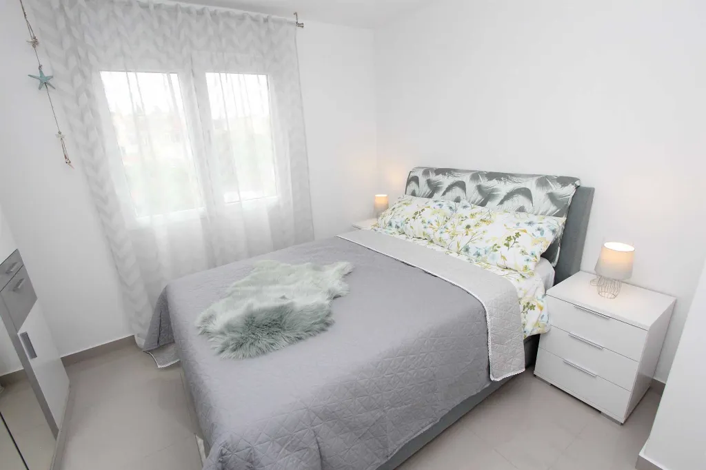 Two-Bedroom Apartment in Rovinj with Parking