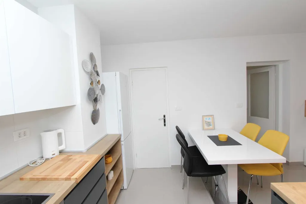 Two-Bedroom Apartment in Rovinj with Parking