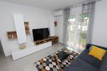 Two-Bedroom Apartment in Rovinj with Parking