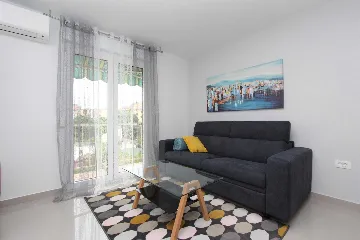 Two-Bedroom Apartment in Rovinj with Parking