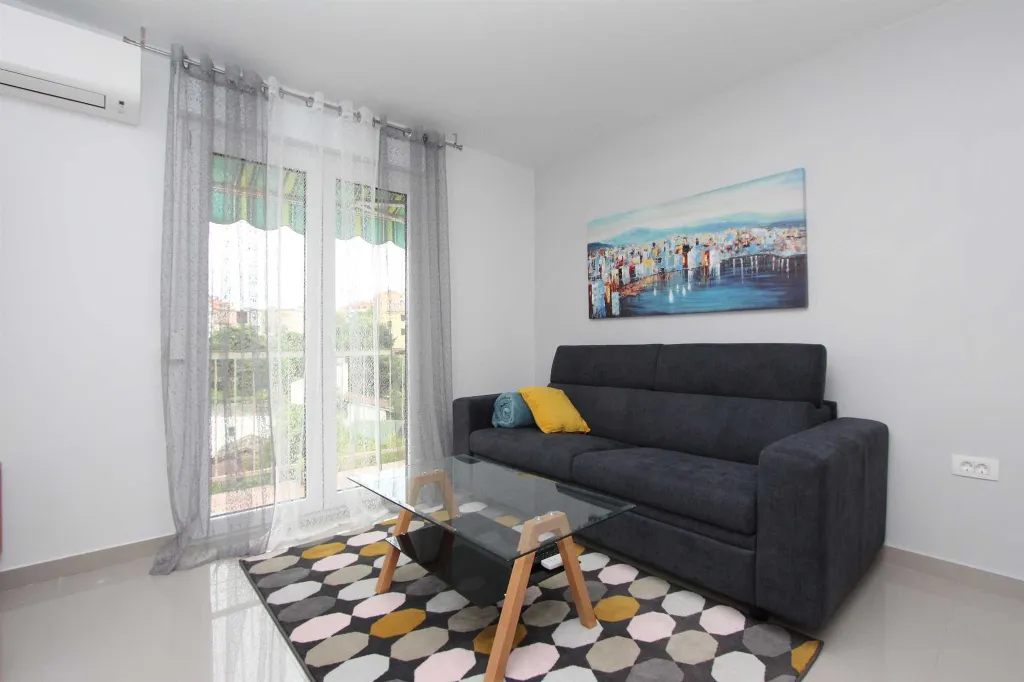 Two-Bedroom Apartment in Rovinj with Parking