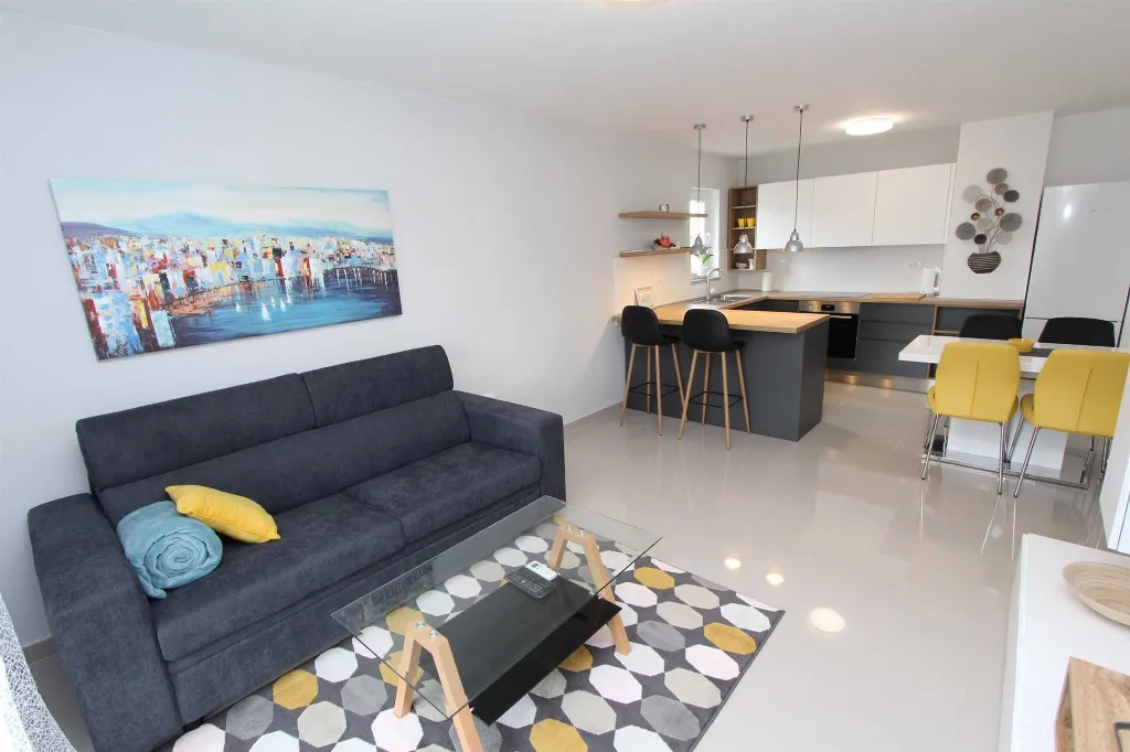 Two-Bedroom Apartment in Rovinj with Parking