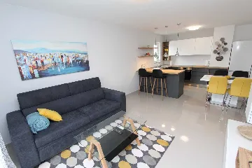 Two-Bedroom Apartment in Rovinj with Parking