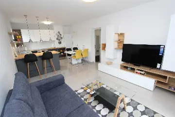 Two-Bedroom Apartment in Rovinj with Parking