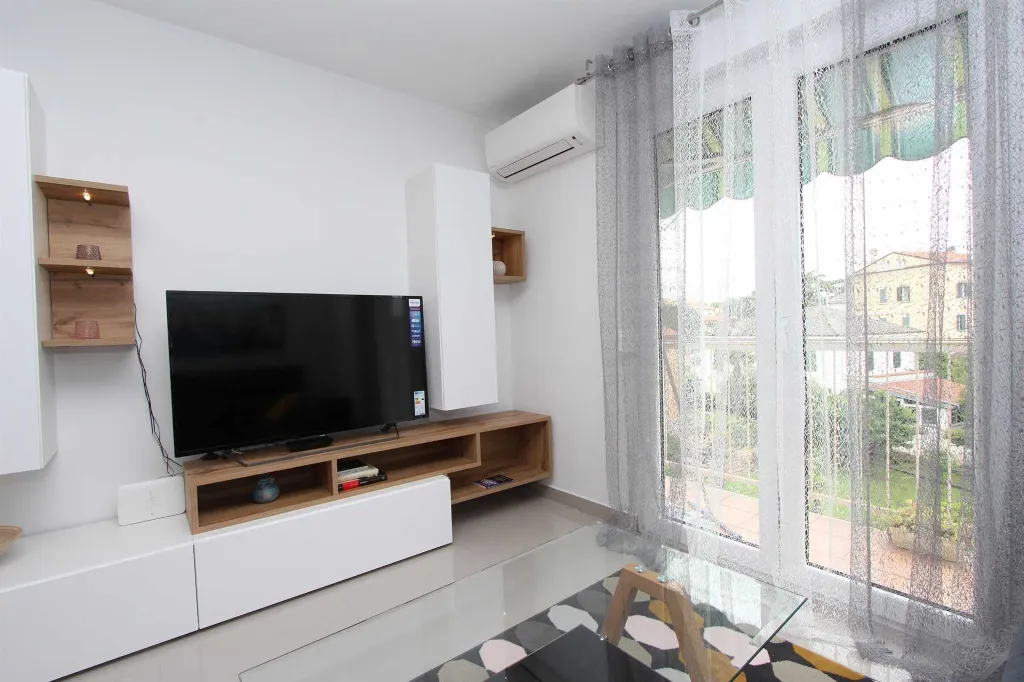 Two-Bedroom Apartment in Rovinj with Parking