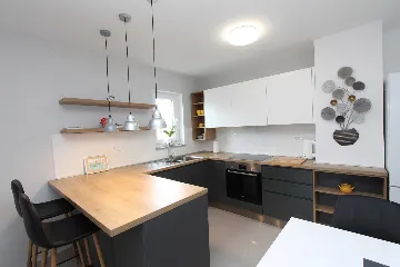 Two-Bedroom Apartment in Rovinj with Parking