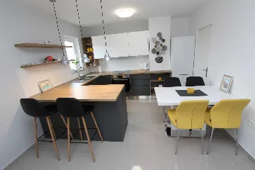 Two-Bedroom Apartment in Rovinj with Parking