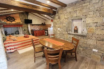 Studio for 2 Guests in Rovinjsko Selo with Shared Pool