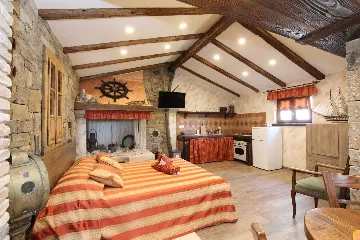 Studio for 2 Guests in Rovinjsko Selo with Shared Pool