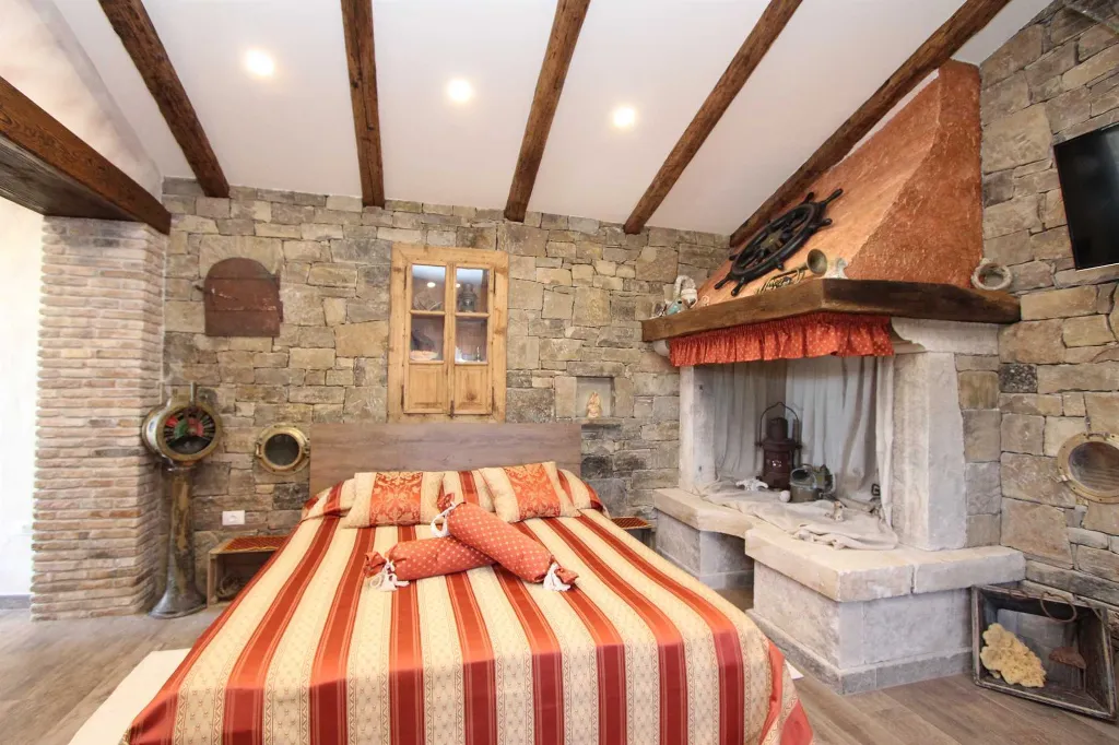 Studio for 2 Guests in Rovinjsko Selo with Shared Pool