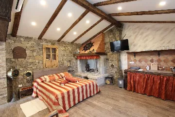 Studio for 2 Guests in Rovinjsko Selo with Shared Pool