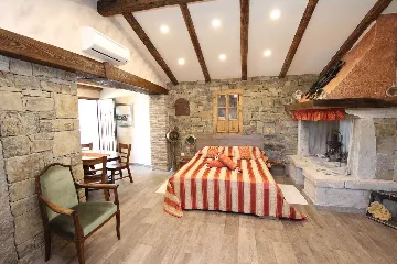 Studio for 2 Guests in Rovinjsko Selo with Shared Pool