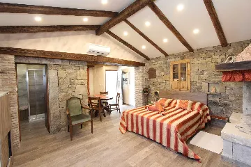 Studio for 2 Guests in Rovinjsko Selo with Shared Pool