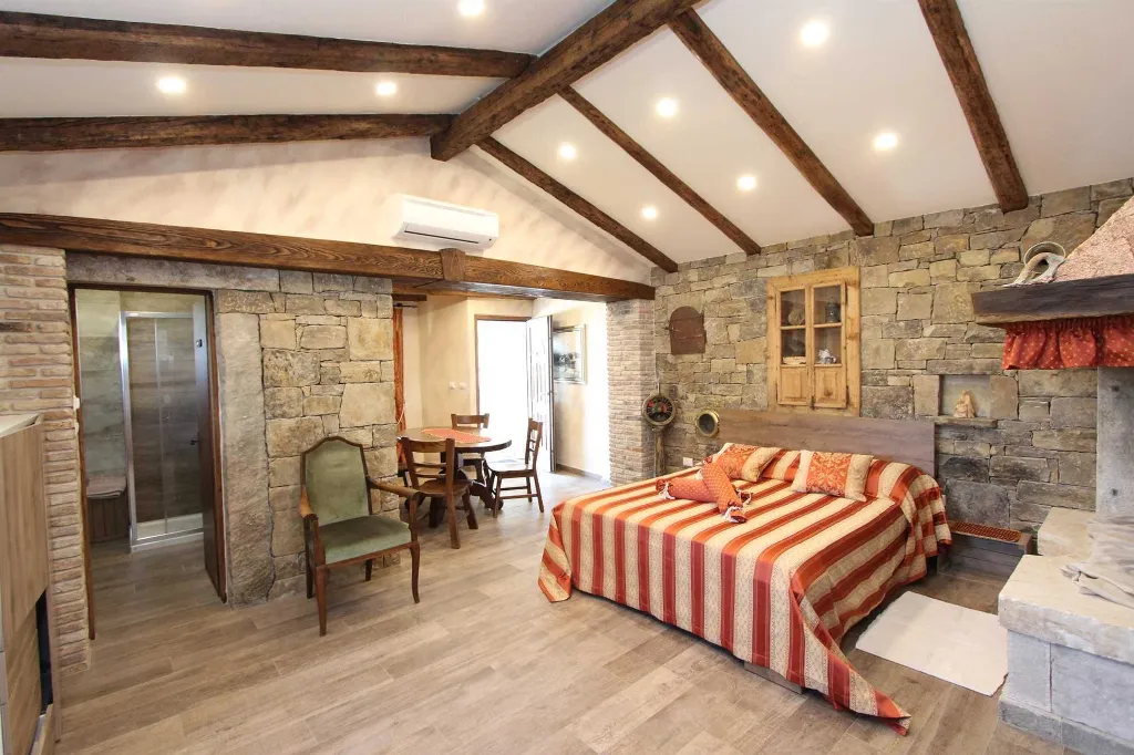 Studio for 2 Guests in Rovinjsko Selo with Shared Pool