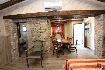 Studio for 2 Guests in Rovinjsko Selo with Shared Pool