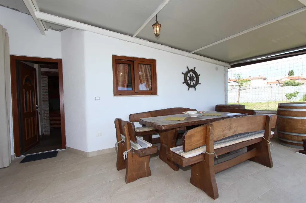 Studio for 2 Guests in Rovinjsko Selo with Shared Pool