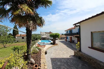 Studio for 2 Guests in Rovinjsko Selo with Shared Pool