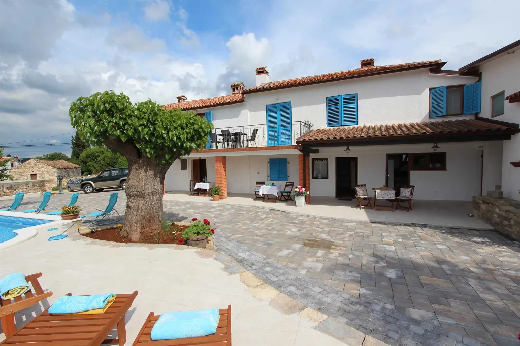 Studio for 2 Guests in Rovinjsko Selo with Shared Pool