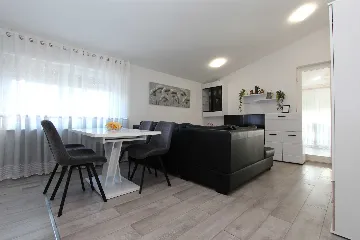 Sunrise Haven Apartment, Banjole