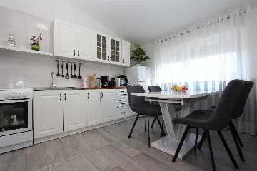 Sunrise Haven Apartment, Banjole