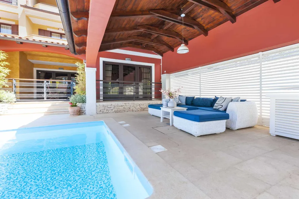 Two-Bedroom Apartment with Pool in Rovinj