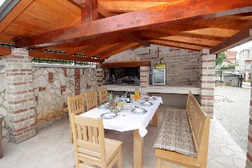 One-Bedroom Apartment for 4 in Banjole