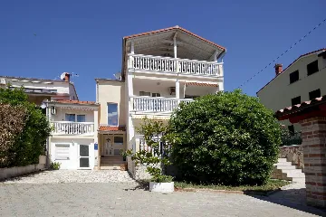 Three-Bedroom Apartment in Banjole for 5 Guests