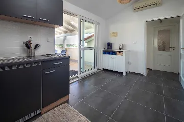 Three-Bedroom Apartment in Banjole for 5 Guests