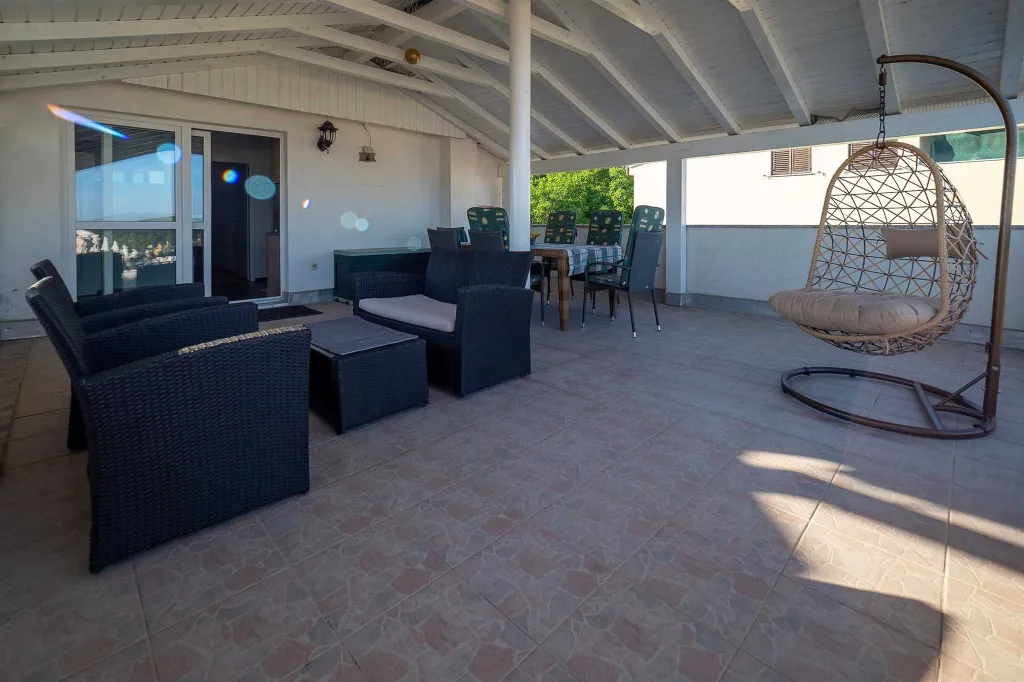 Three-Bedroom Apartment in Banjole for 5 Guests