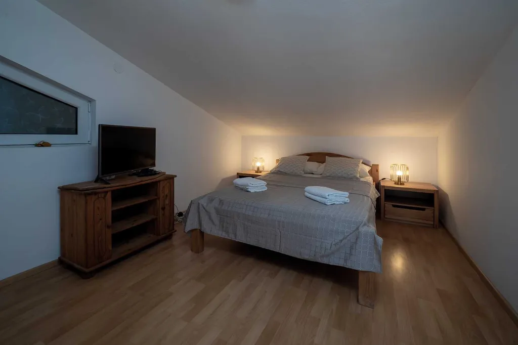Three-Bedroom Apartment in Banjole for 5 Guests