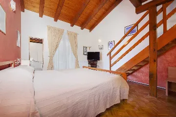Studio for 2-3 Guests in Rovinj with Shared Pool
