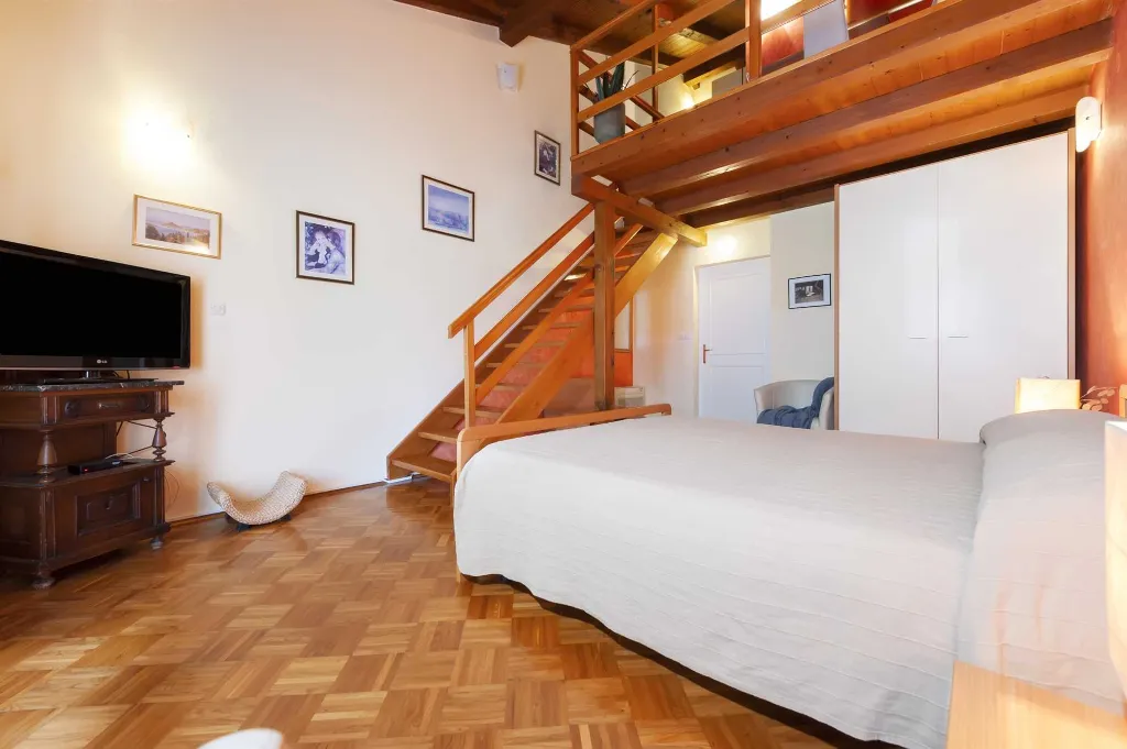 Studio for 2-3 Guests in Rovinj with Shared Pool