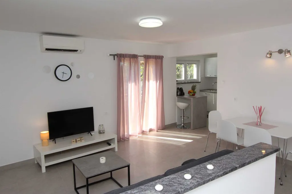 One-Bedroom Apartment in Rovinj with Terraces